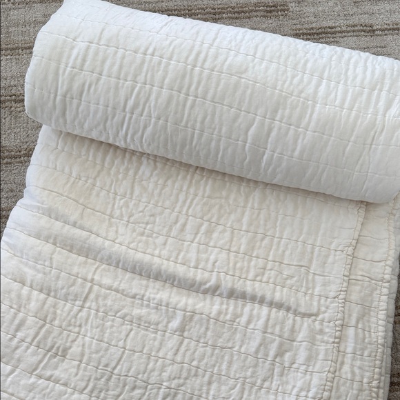 Pottery Barn Silk Channel Quilt- Queen- Ivory - Picture 2 of 2